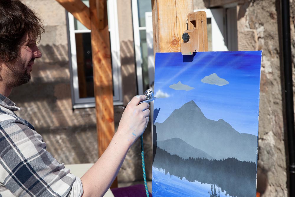 Angus Grant airbrushing